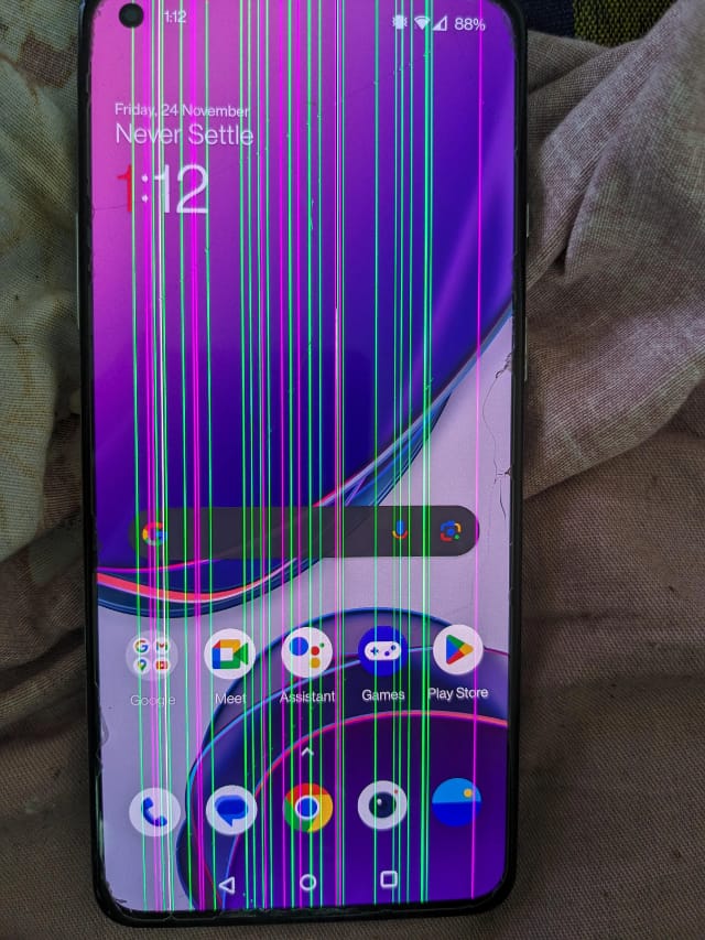 How can I erase the green line showing up on the display on my phone?-rag