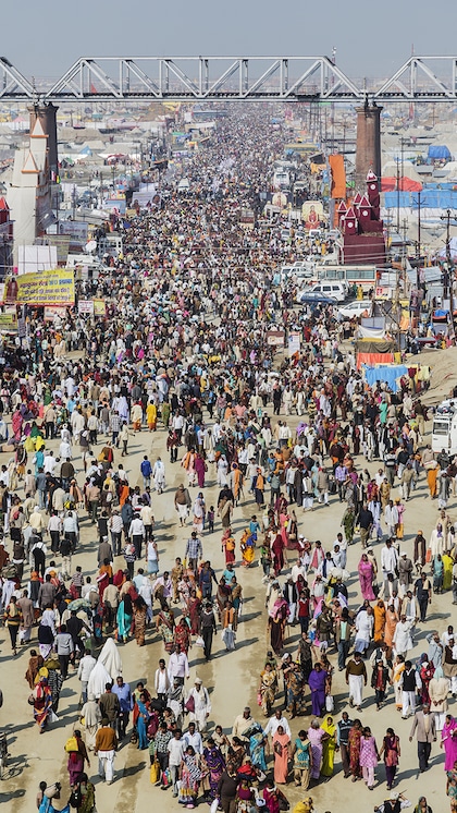 <p>प्रयाग पुत्र के नाम से फेमस राकेश कुमार शुक्ला ने महाकुंभ पर लिखी कॉफी टेबल बुक में इसके महात्म्य का उल्लेख किया है। उन्होंने कहा, "महाकुंभ पतित को पावन बनाने का पर्व है।"<br />
 </p>
