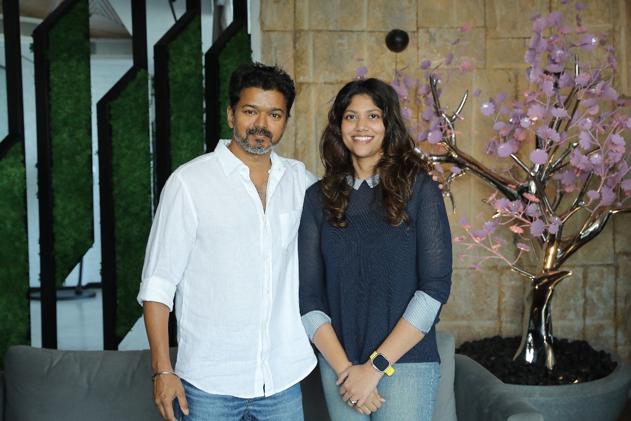 Thalapathy Vijay Wishes Anbumani Daughter Sangamithra produced Alangu Movie gan