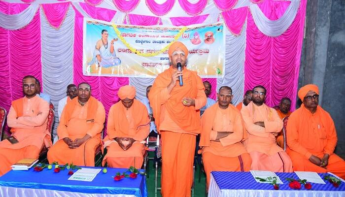 Lingayats are not Hindus not Veerashaivas Says Himmadi Murugharajendra Swamiji grg 