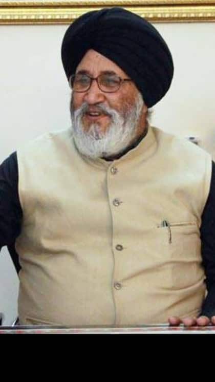 दलजित १९८२ मध्ये काँग्रेसमध्ये गेले