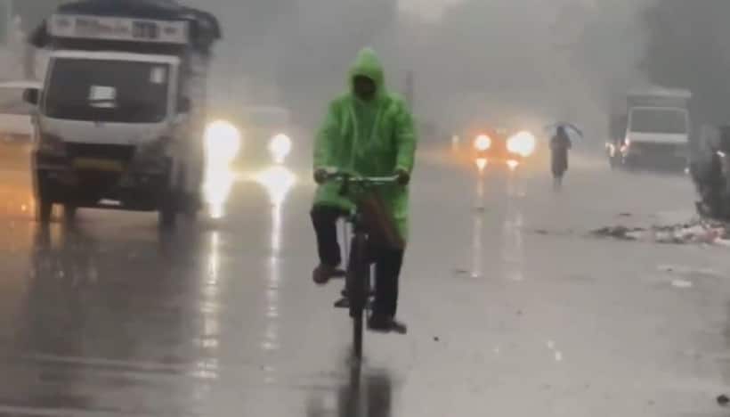 Weather UPDATE: IMD issues alert for rain, dense fog till New Year; temperature to dip in North India