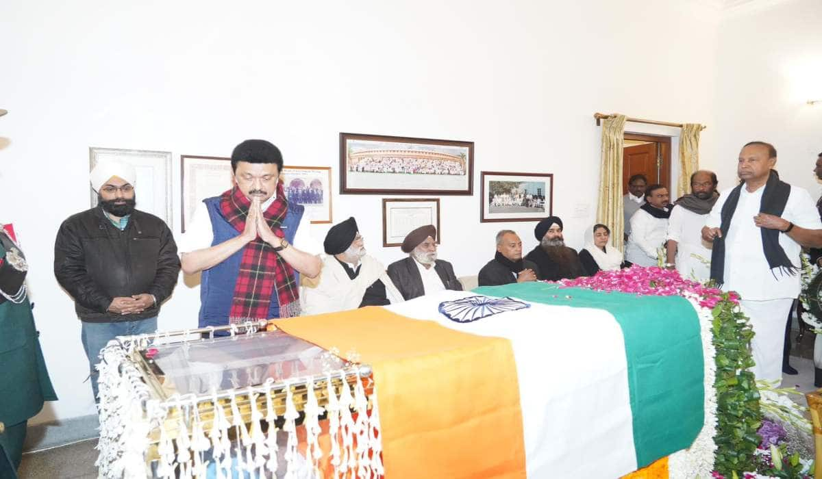 Tamilnadu Chief Minister Stalin paid tribute to the body of Manmohan Singh ray