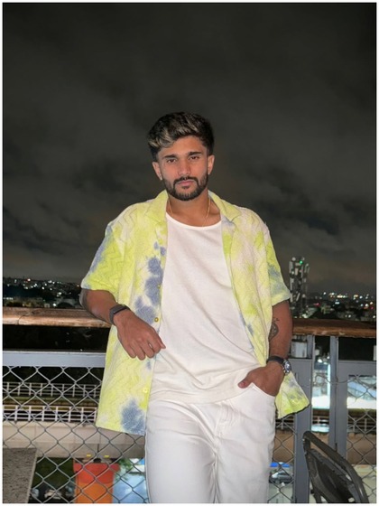 <p>SRHతో ఐపీఎల్ కాంట్రాక్ట్, ఇతర ఎండార్స్‌మెంట్‌లతో కలిపి నితీష్ కుమార్ నికర విలువ 1 నుండి 5 మిలియన్ల మధ్య ఉంటుందని అంచనా. </p>
