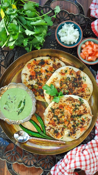 <p>पेट में गैस और सूजन डाइजेस्टिव सिस्टम में गड़बड़ी और सेहत की अन्य गंभीर समस्याओं का संकेत हो सकती है। आइए, जानें डाइटिंग से जुड़ी 5 गलतियां जो गैस और सूजन की वजह बन सकती हैं।</p>
