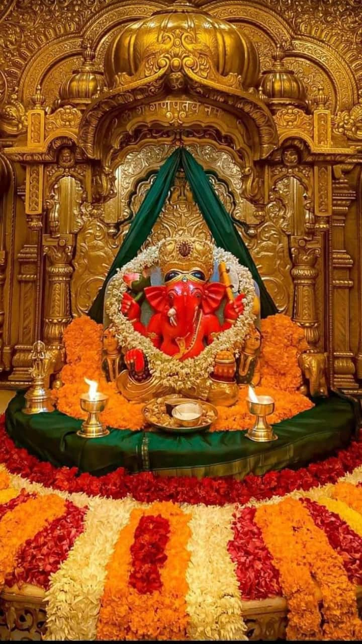 2025 च्या पहिल्याच दिवशी Siddhivinayak दर्शन ते आरतीच्या वेळा, वाचा