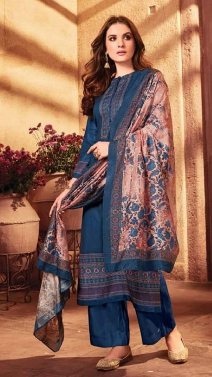 ऑफिस में सब कहेंगे रॉयल क्वीन ! पहनें 8 Pashmina Kashmiri suits