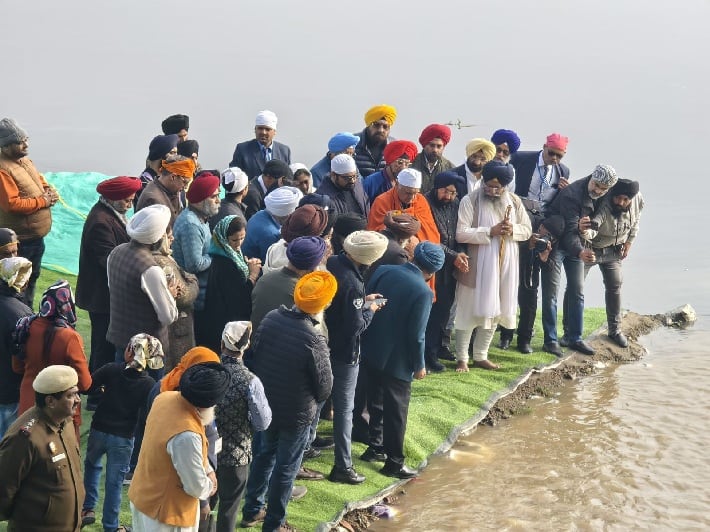 Economist Former PM Manmohan Singhs Ashes Immersed in Yamuna River