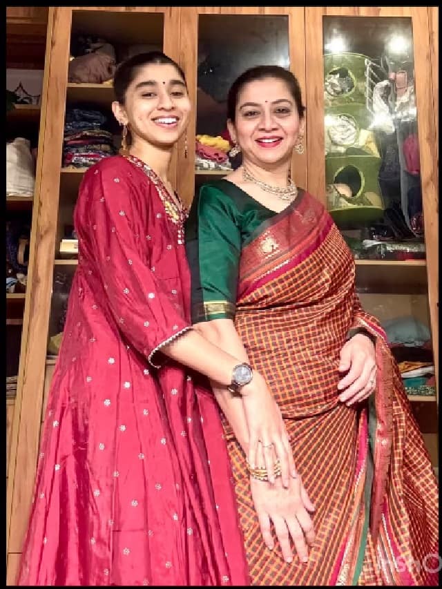 Sudharani poses with her daughter Nidhi pav