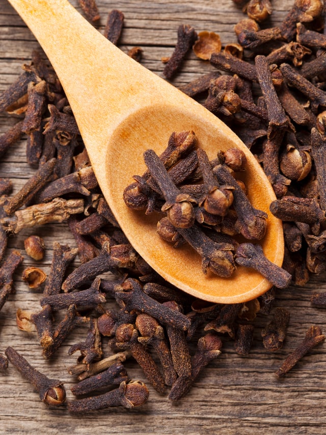 what happens to your body if you chew a clove daily