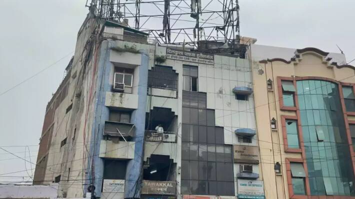  UP lucknow building 140 year old temple below dispute lda investigation hussainganj