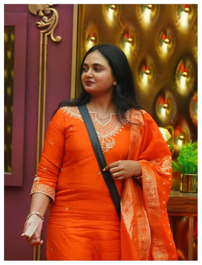 bigg boss kannada 11 bhavya gowda sister divya gowda and mother in inside house gow