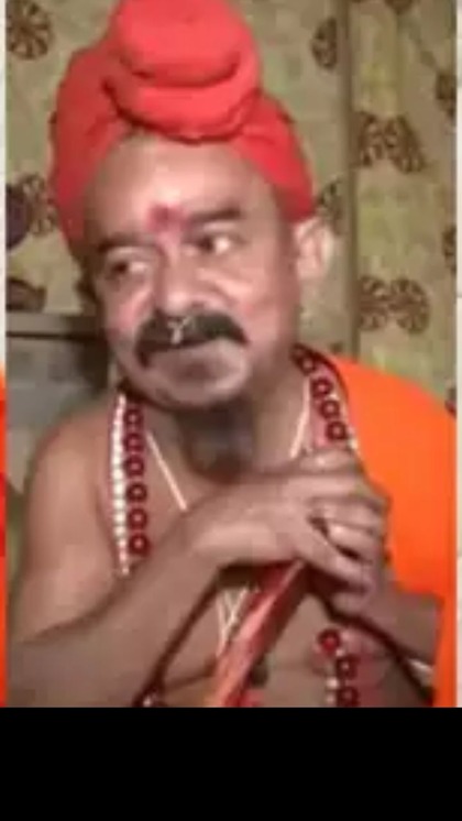 <p>57 वर्षीय गंगापुरी महाराज की लंबाई मात्र साढ़े तीन फिट है। लेकिन उन्होंने इसे कभी अपनी कमजोरी नहीं माना। वे इसे अपनी शक्ति और साधना का प्रतीक मानते हैं। <br />
 </p>
