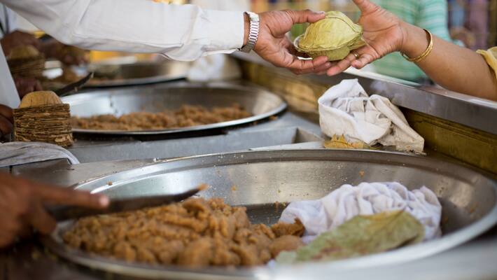 Railways to ensure provision of clean hygienic food at stations during prayagraj mahakumbh 2025