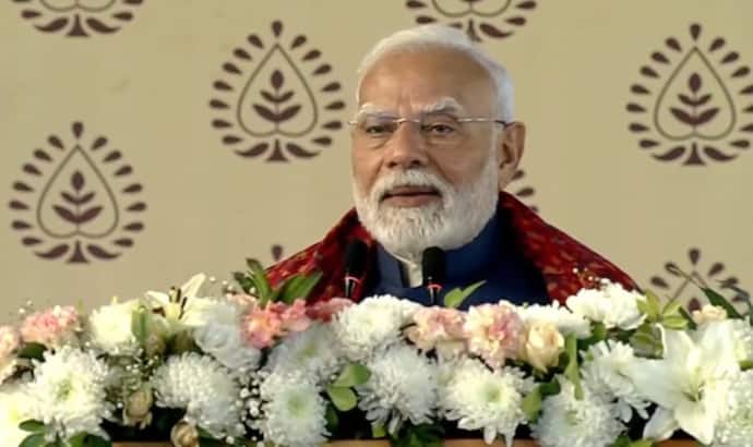 PM Modi calls AAP an 'aapda' for Delhi, accuses Kejriwal of corruption and glorifying it (WATCH)