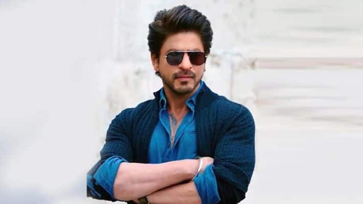 Shah Rukh Khan attacked journalist with sword and went to jail gow