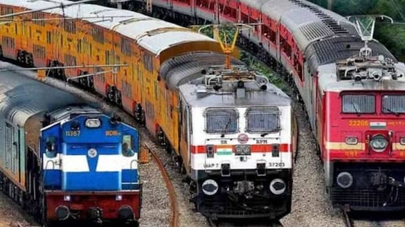 Prayagraj Mahakumbh 2025 Railway to Run Special Train Every 4 Minutes on Mauni Amavasya vel