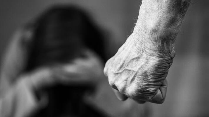   UP Kanpur Crime News dowry demand husband burns wife with cigarette 