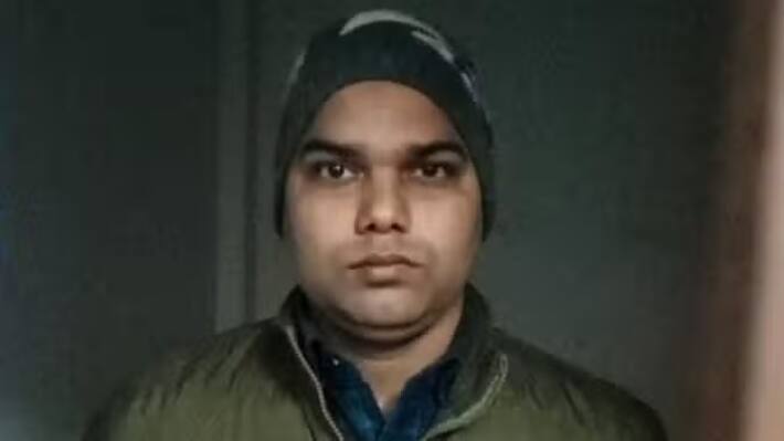 ग्रुप D की परीक्षा में बैठा था मुन्ना भाई, किसी और का दे रहा था Exam, फिर... 