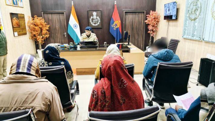 hardoi women ran away with beggar