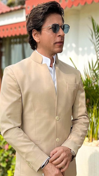 2. Classy Closed-Neck Suit