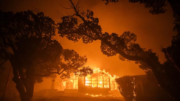 Loa Angeles wildfires rage out of control: 2 dead, thousands of structures burnt; WATCH dramatic aerial videos snt