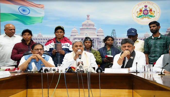 Who were the six Naxalites who surrendered before Karnataka CM Siddaramaiah?