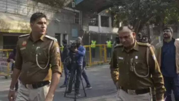 delhi bomb threat