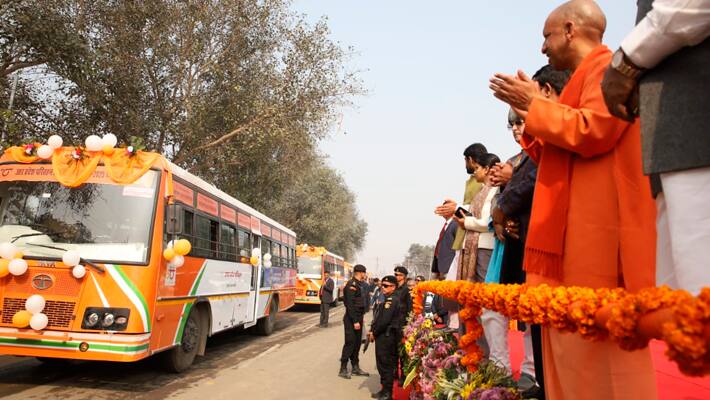 Yogi-Adityanath-flags-off-Transport-Corporation-buses