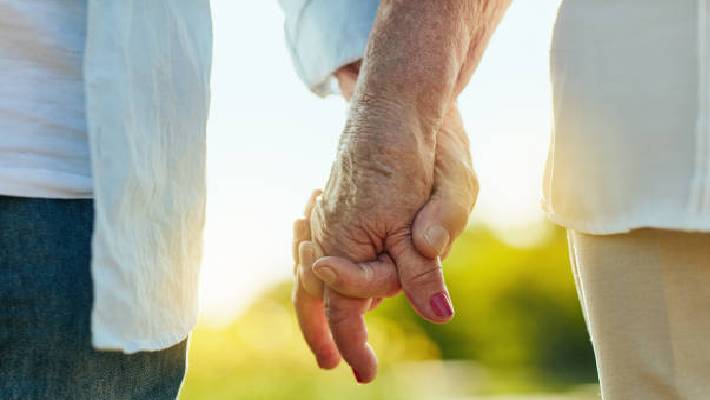 ಬಸ್ನಲ್ಲೇ ಪ್ರೇಮಪಾಠ ಮಾಡಿದ ಬಿಎಂಟಿಸಿ ಕಂಡಕ್ಟರ್, ಯುವತಿ ಹೊಟ್ಟೆಯೊಳಗೆ ಪ್ರೀತಿಯ ಕಾಣಿಕೆ ಬಿಟ್ಟು ಪರಾರಿ!