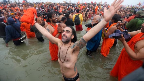 Prayagraj Mahakumbh 2025 Makar Sankranti Holy Dip at Sangam vel