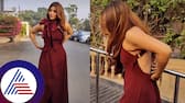 Akanksha Puri spotted looking absolutely gorgeous putting her mobile phone inside dress 