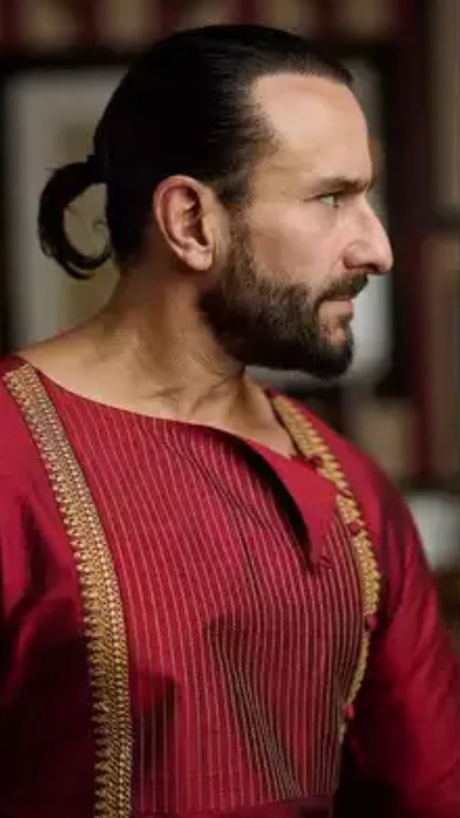 <p>रिपोर्ट्स के मुताबिक, सैफ अली खान की कुल संपत्ति लगभग 1,200 करोड़ रुपये आंकी गई है। सैफ प्रति फिल्म 10-15 करोड़ रुपये चार्ज करते हैं। ब्रांड एंडोर्समेंट से 1-5 करोड़ रुपये कमाई।</p>

