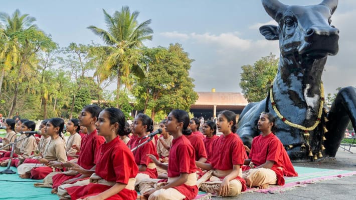 Thevaram Pannisai performance by Sadhguru Gurukulam Sanskriti students across Tamil Nadu tvk