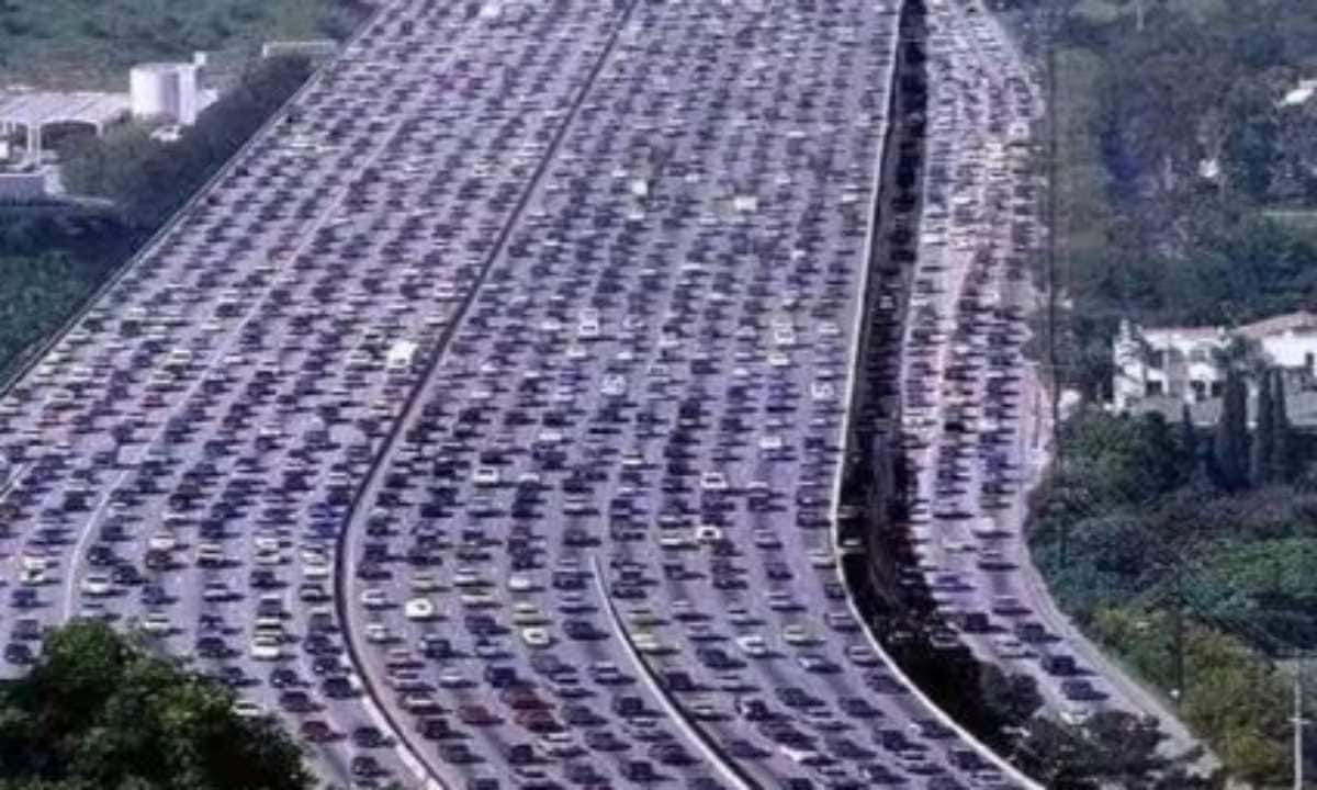 The world's longest traffic jam occurred in China in 2010 ray