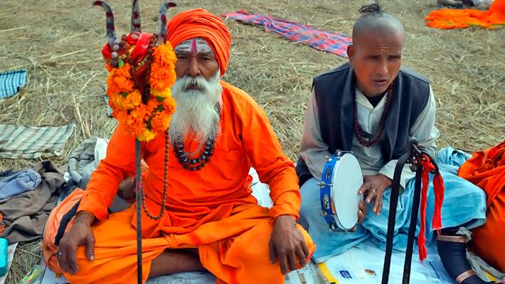 sadhu-sant-at-prayagraj-mahakumbh-2025-praise-cm-yogi-adityanath