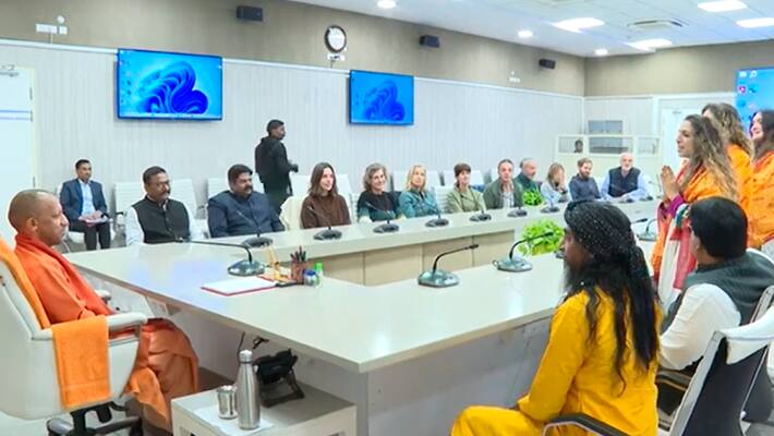 Italian-team-meets-CM-Yogi-Aityanath-recites-chaupai-from-Ramayana-and-Shiv-Tandav