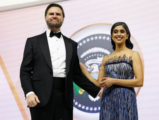 US Vice President JD Vance to Visit India with Family, First Official Tour Includes Jaipur, Agra in telugu akp