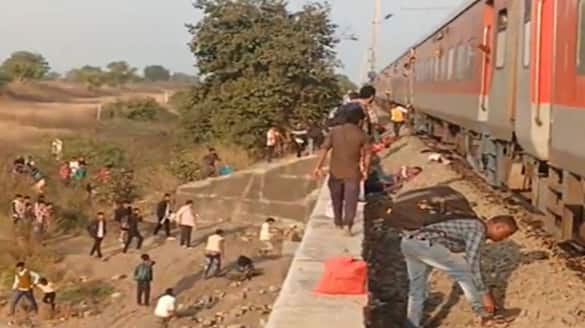 Jalgaon Pushpak Express train accident sgb