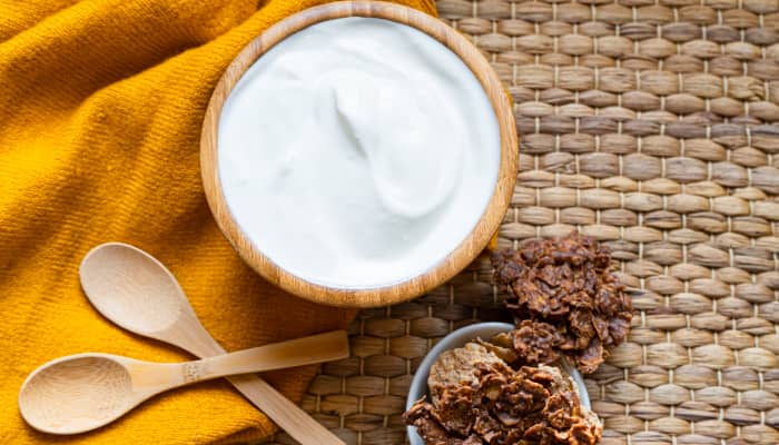 eating these foods with curd can worsen gut health