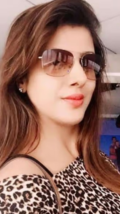 <p>14 साल की जान-पहचान और मजबूत रिश्ते के बाद, सहवाग ने 21 साल की उम्र में आरती को प्रपोज किया। यह प्रपोजल उनकी दोस्ती को एक नए मुकाम पर ले गया।</p>
