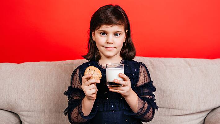 what is the right time to feed milk to kids