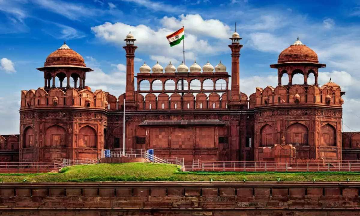 Do you know the true color of Delhi Red Fort? ray