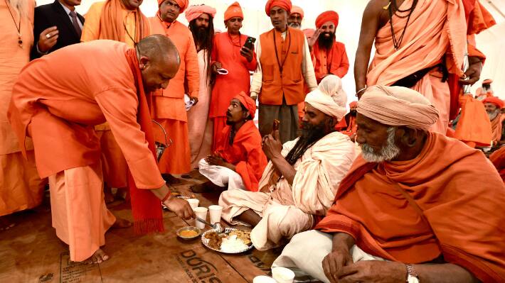 Prayagraj Mahakumbh 2025 CM Yogi Adityanath visit gurugoraksh nath akhada mahakumbh 