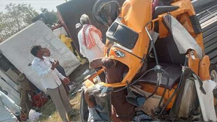 Seven people including infant killed road accident in Telangana tvk