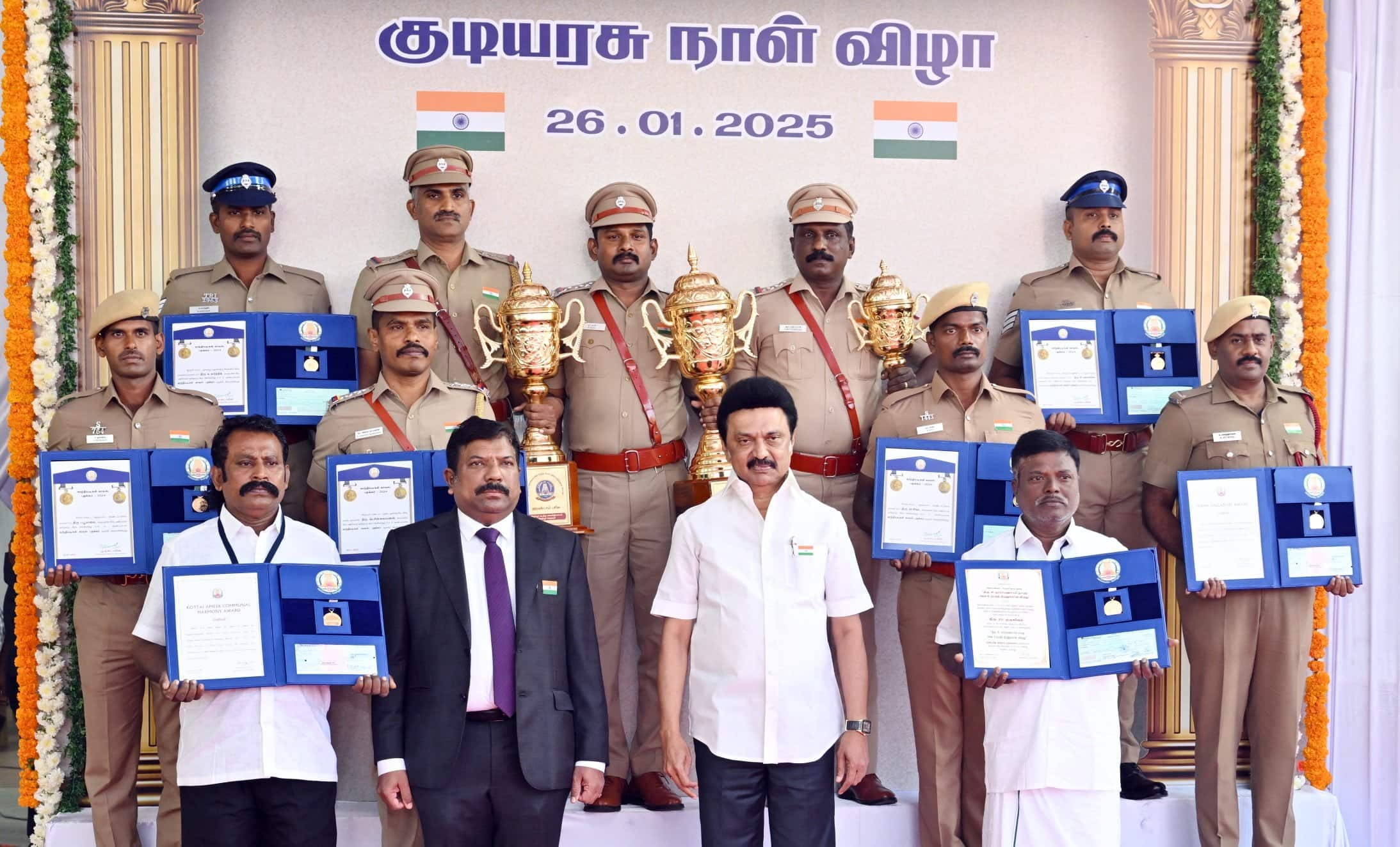 Madurai SS Colony Police Station wins trophy for Best Police Station sgb