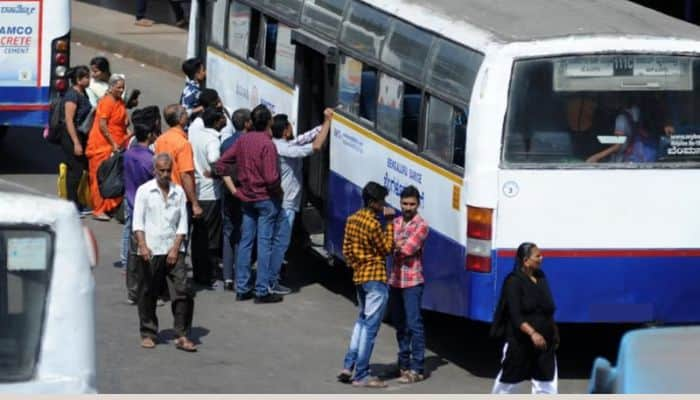 BMTC Conductor just escaped from mobile thief on Bengaluru bus sat