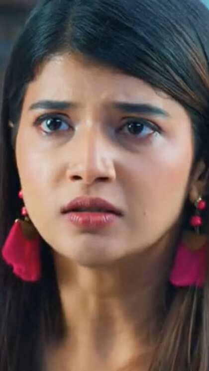 AbhiRa impressed by Roopa's kindness.