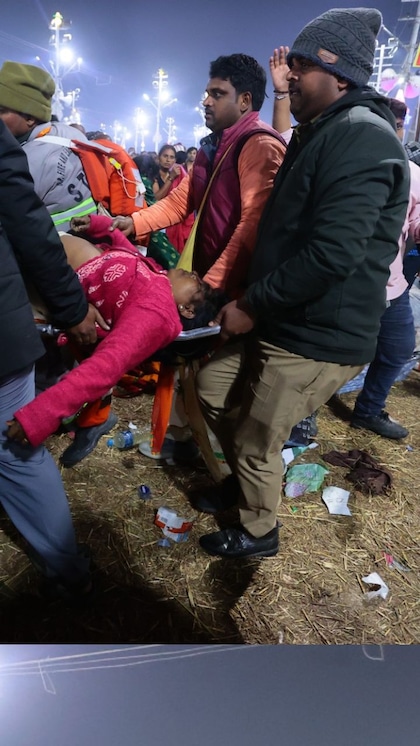 <p>रिपोर्ट के मुताबिक, संगम पर मंगलवार को रात के समय से ही भीड़ जमा होनी शुरू हो गई थी। हर शख्स अमृत स्नान के मुहुर्त पर स्नान करना चाहता था।<br />
 </p>
