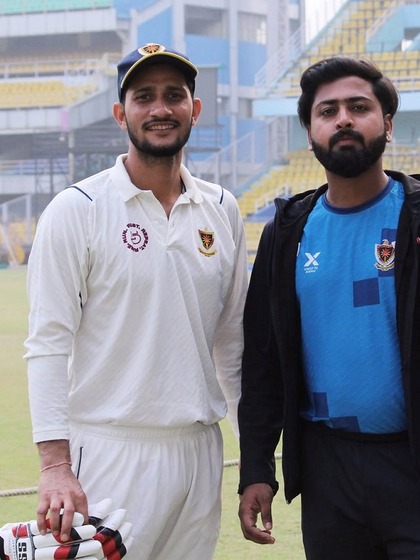 <p>रेलवे के उपेंद्र यादव ने शानदार प्रदर्शन कर दिल्ली की टीम को बैकफुट पर धकेल दिया।</p>
